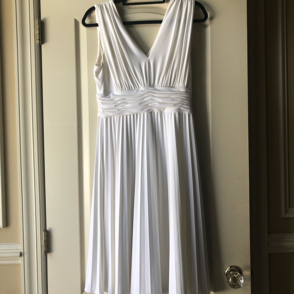 White “Marilyn Monroe” pleated dress